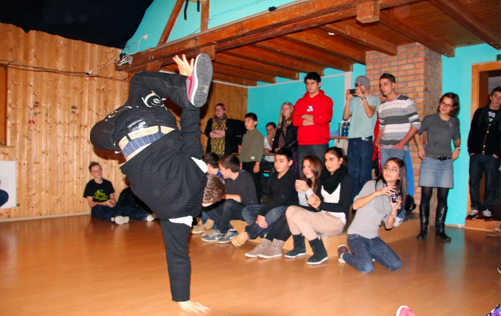 BK_x_mas_party_k9 13_jpg-1324203642
