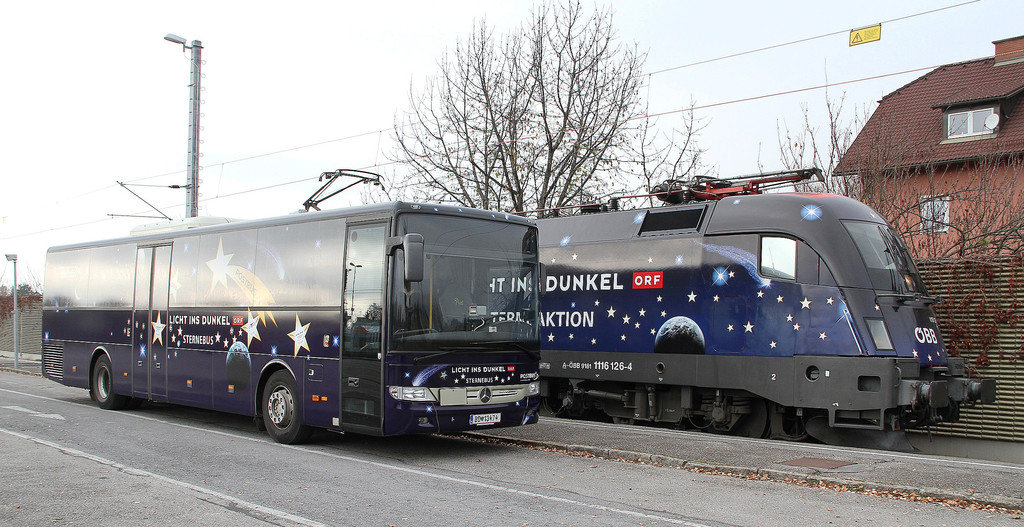 Licht_ins_Dunkel_Bus_Lok2011_jpg-1324213944
