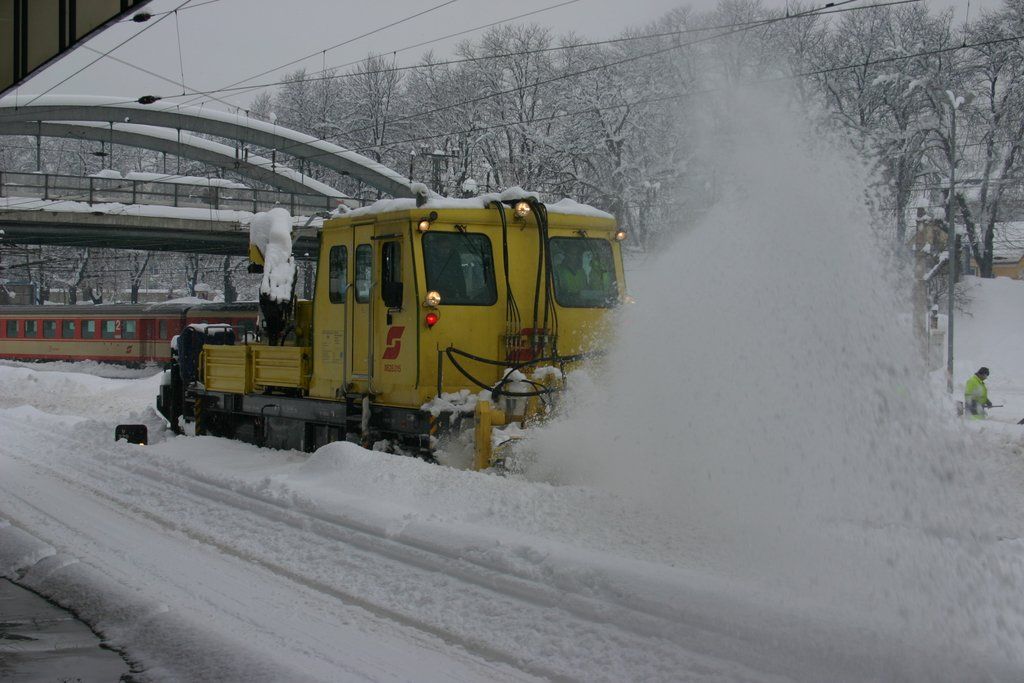 Schneekehrmaschine.JPG