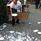 04_Bierkrug_Crash_Schweizerhaus.jpg