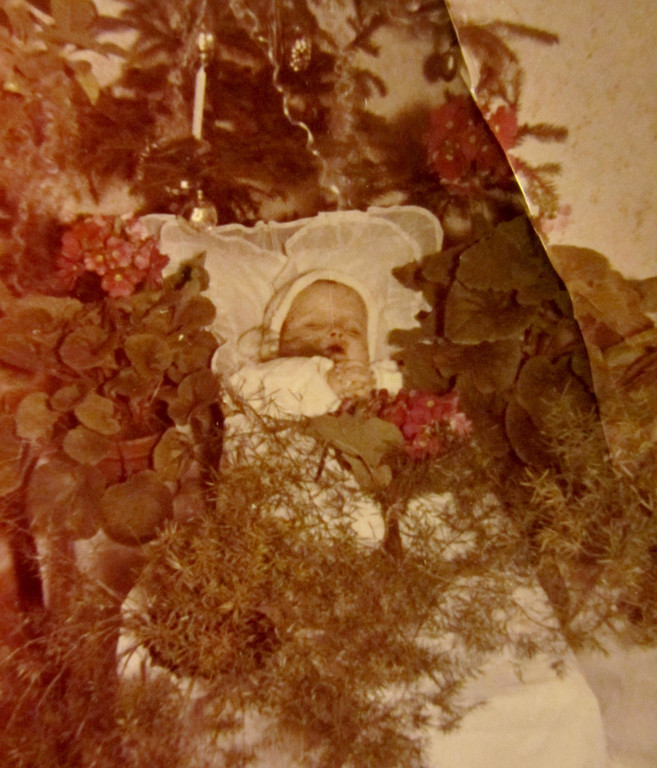 Christa unter dem Christbaum_jpg-1324388073