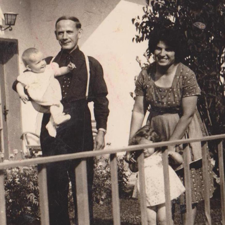 Haller Franz und Irma mit 2 Kindern Ausschnitt_jpg-1324388077