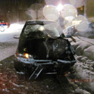 Auto prallt gegen Schneepflug