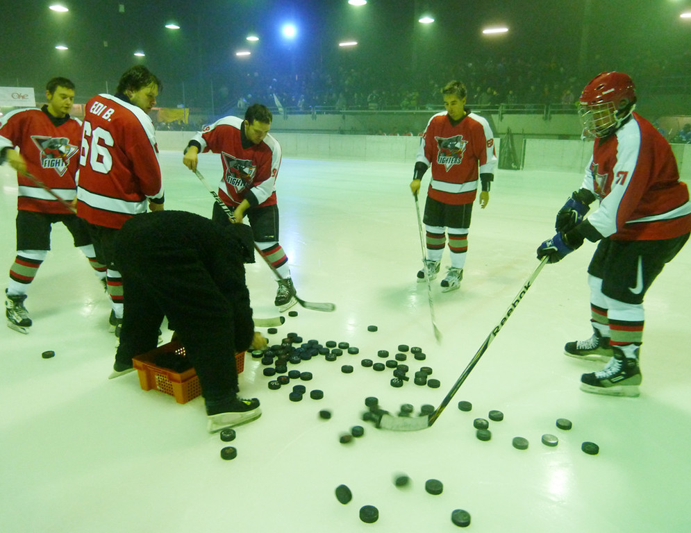 Pascal8Pucks_jpg-1325540250