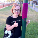 Urban-Knitting Aktivistin Katja K. in Aktion