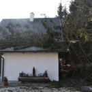 Feuerwehreinsatz: Baum stürzte nach Sturm in Mönichkirchen auf Haus