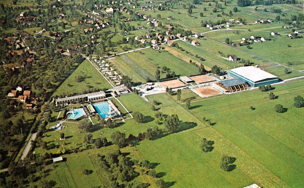 63 Eishalle Luftaufnahme_jpg-1326043229
