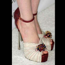 3-shoe-anne-hathaway.jpg
