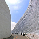 15 Meter hohe Schneewände auf der Insel Honshu in Japan