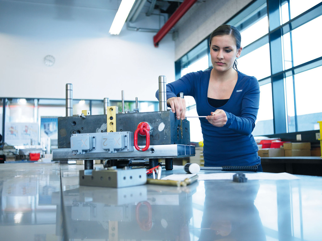 werkzeugbautechnikerin_jpg-1326388977