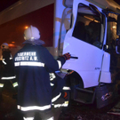 Lkw kracht in Feistritz gegen Hausmauer