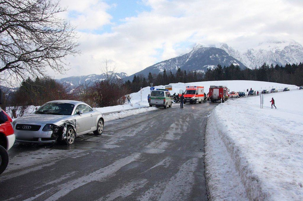 Einsatz_VU_Aschauerweiherstr__15_01_12__3_.jpg