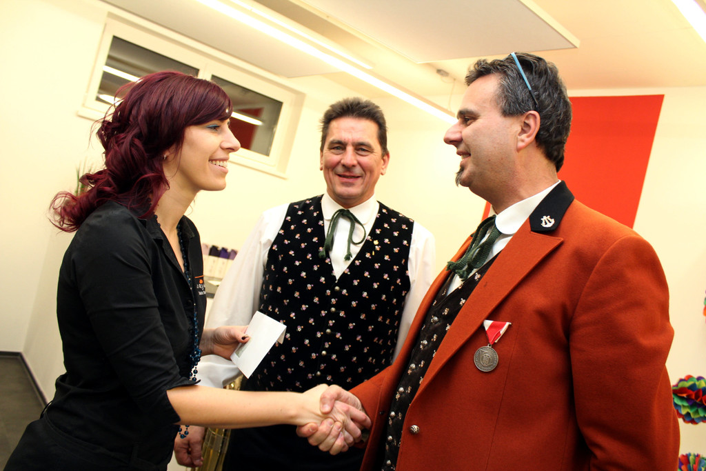 Scheck__bergabe_jpg-1326654016