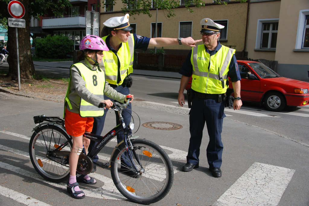 polizei_fahrradpruefung_jpg-1326762515