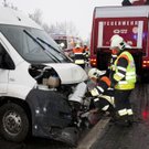 A14: Kleintransporter prallt gegen Leitschiene