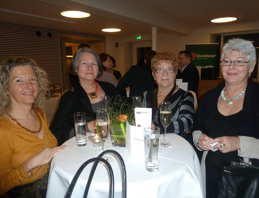 Empfang12Damen_jpg-1327354174