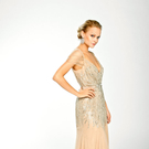 Mirjam Weichselbraun präsentiert Opernball-Kleid 2012