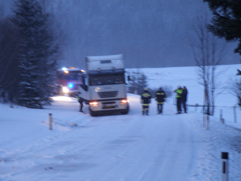 24012012_LKW Bergung Nasswald _1_.JPG