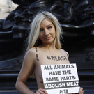 Model macht sich für PETA nackt