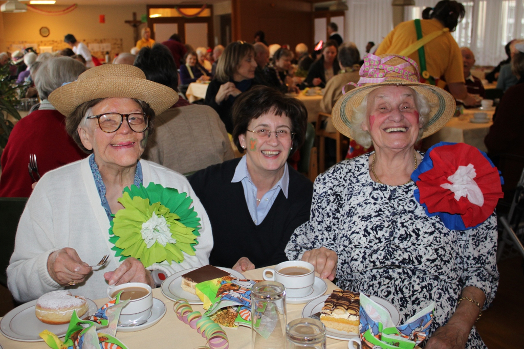 Jesuheim Fasching Kraenzle 2012 _29__jpg-1328117562