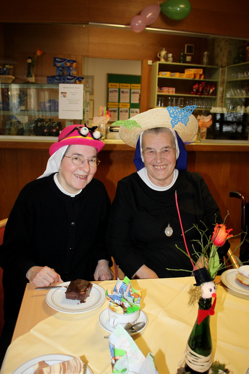 Jesuheim Fasching Kraenzle 2012 _25__jpg-1328117542