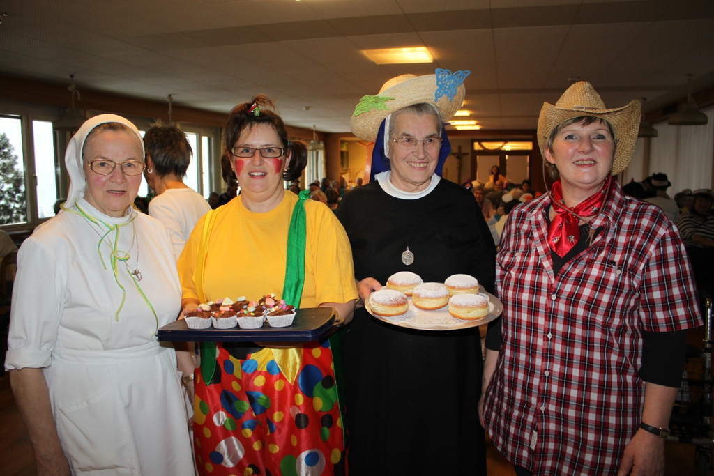 Jesuheim Fasching Kraenzle 2012 _21__jpg-1328117522