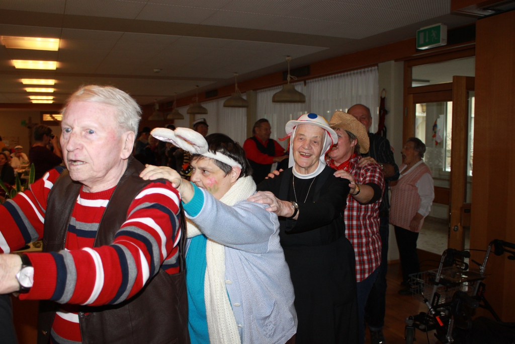 Jesuheim Fasching Kraenzle 2012 _17__jpg-1328117501