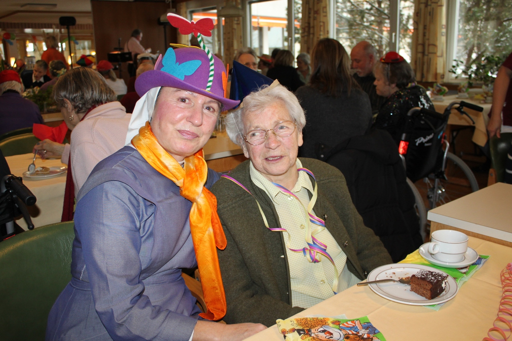 Jesuheim Fasching Kraenzle 2012 _4__jpg-1328117436
