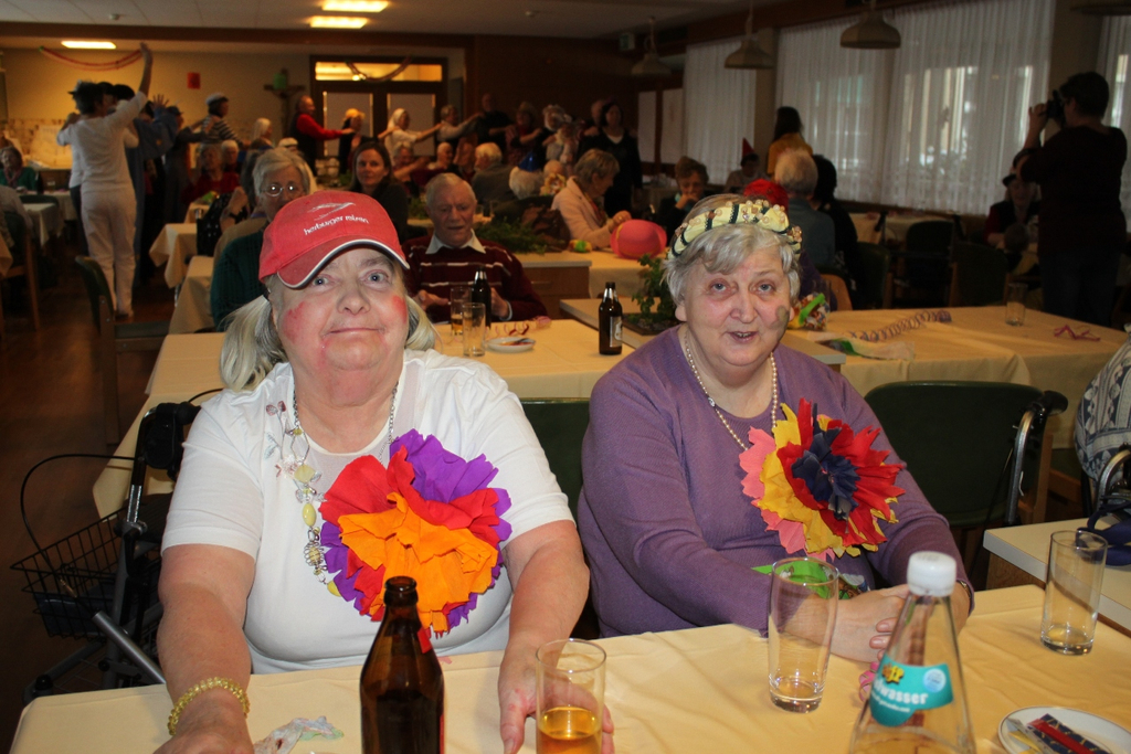 Jesuheim Fasching Kraenzle 2012 _16__jpg-1328117496