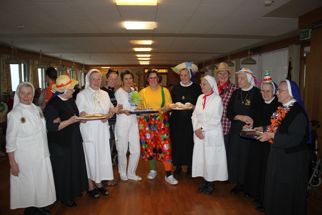 Jesuheim Fasching Kraenzle 2012 _20__jpg-1328117516