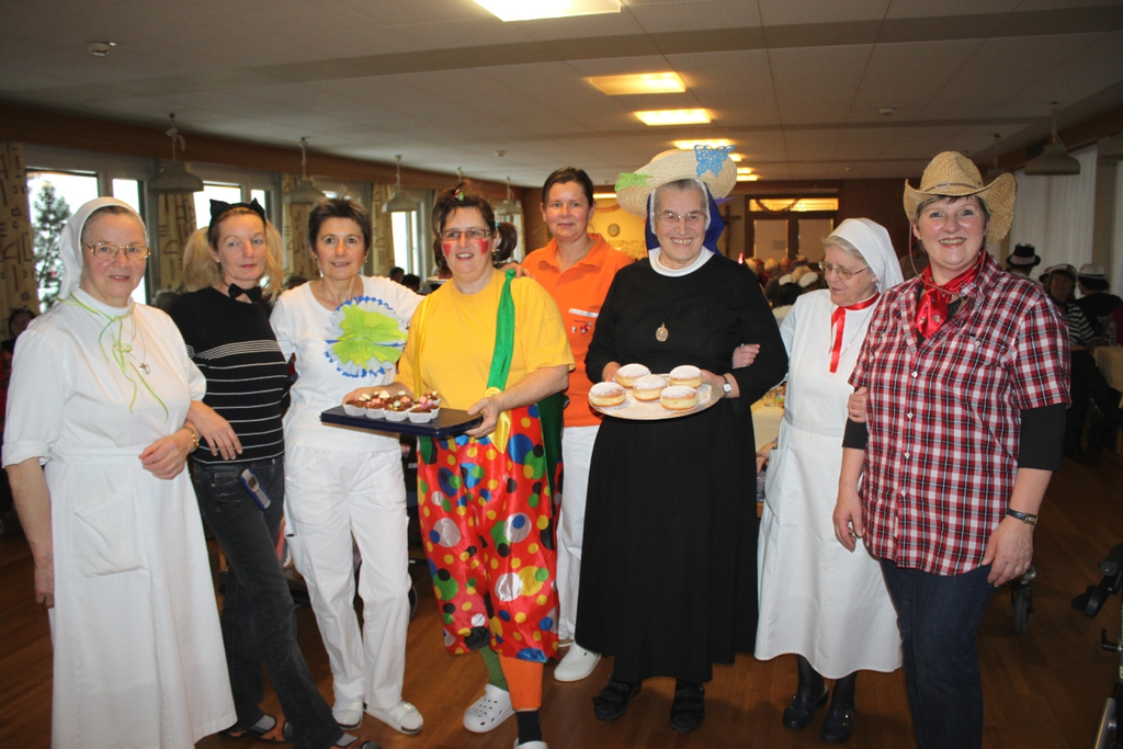 Jesuheim Fasching Kraenzle 2012 _19__jpg-1328117511
