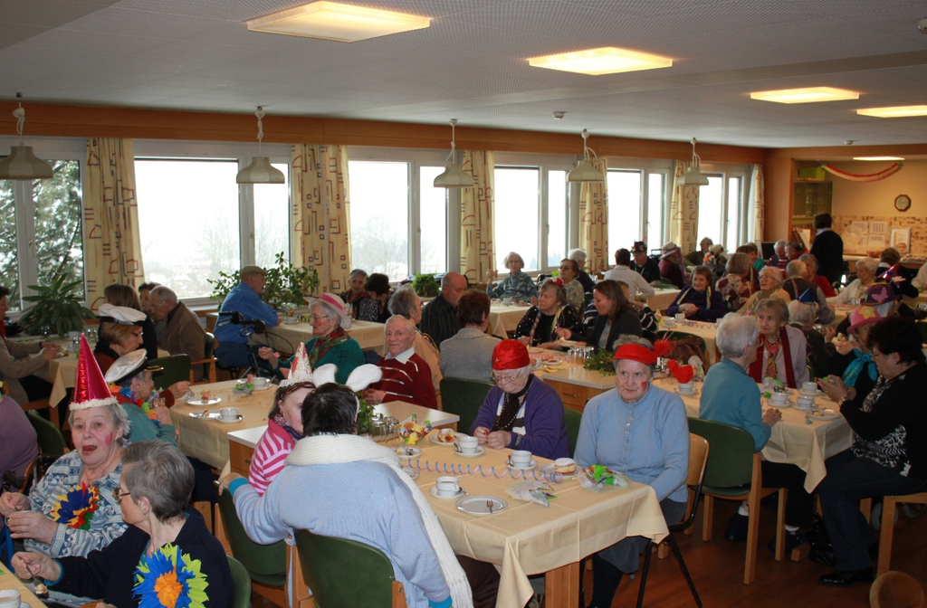Jesuheim Fasching Kraenzle 2012 _5__jpg-1328117442