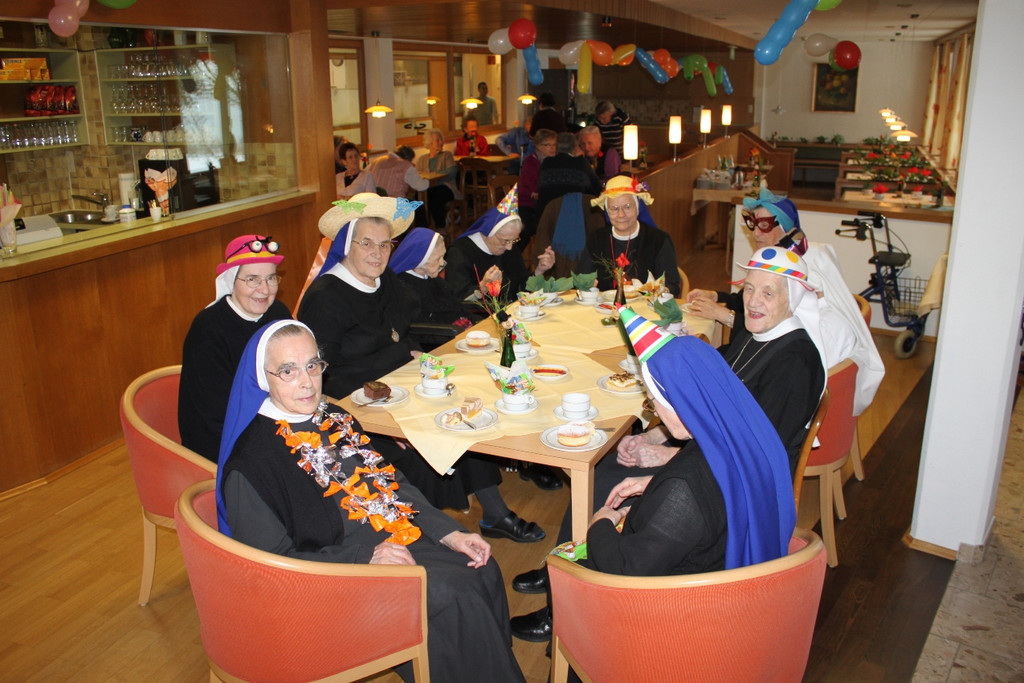 Jesuheim Fasching Kraenzle 2012 _24__jpg-1328117537