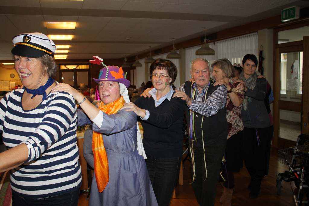 Jesuheim Fasching Kraenzle 2012 _18__jpg-1328117506