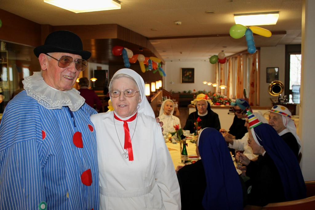 Jesuheim Fasching Kraenzle 2012 _8__jpg-1328117458