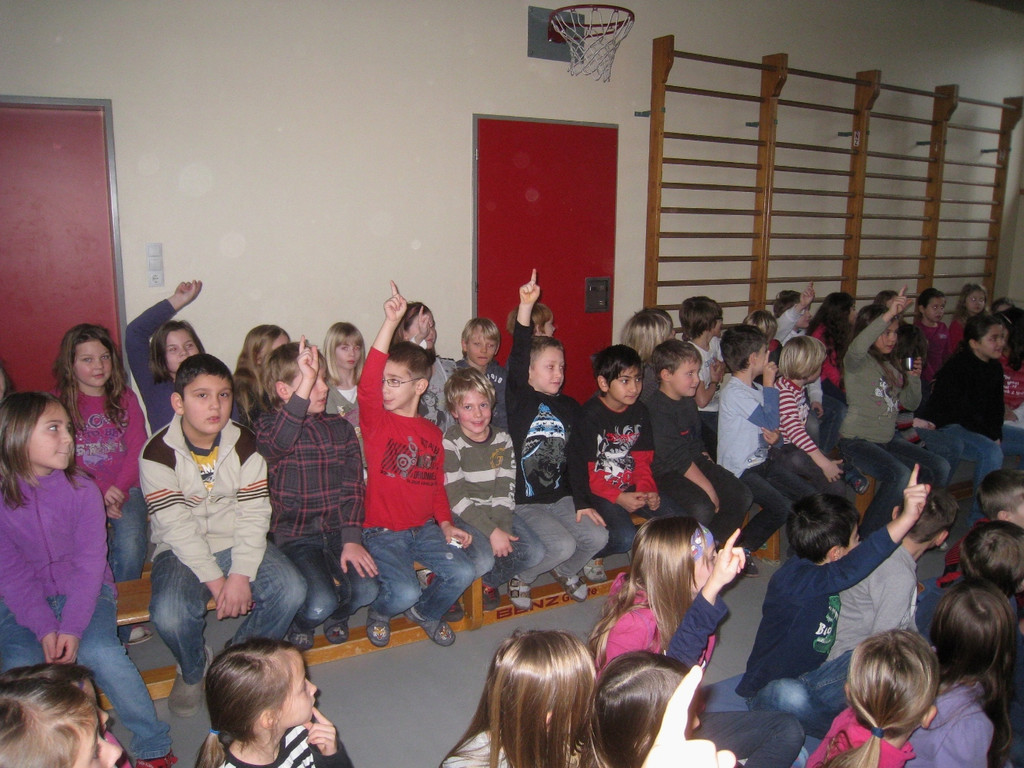 Volksschule Puppentheater Hans im Gl__ck 2012 _3__jpg-1328439586