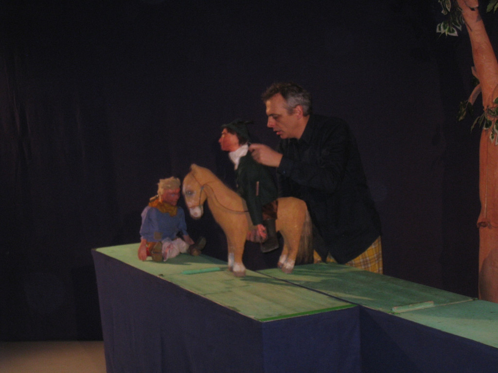 Volksschule Puppentheater Hans im Gl__ck 2012 _14__jpg-1328439645