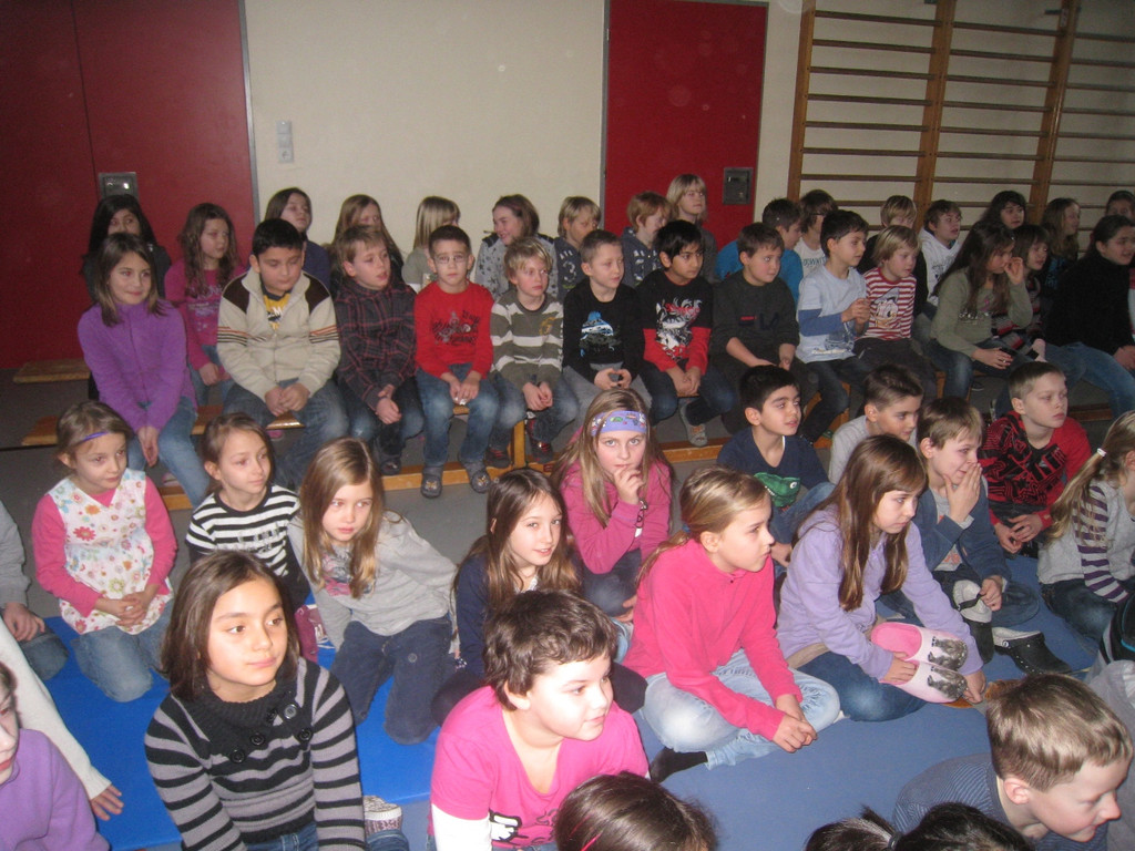 Volksschule Puppentheater Hans im Gl__ck 2012 _8__jpg-1328439616