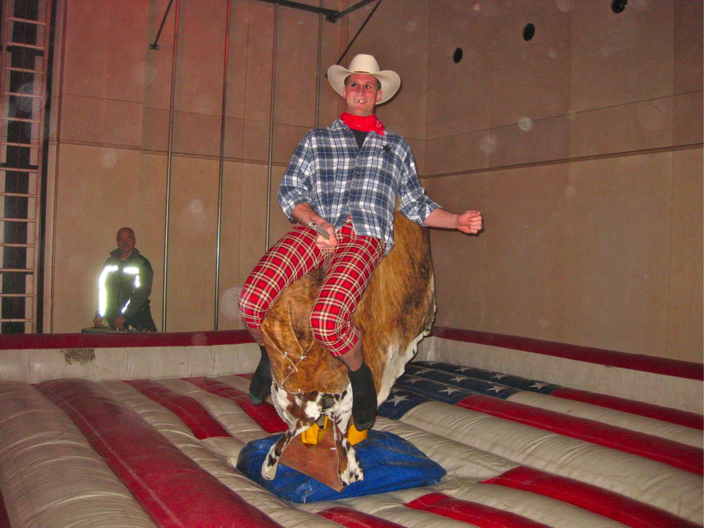 BK_butzvarruckt_ball_2012 15_jpg-1328476251