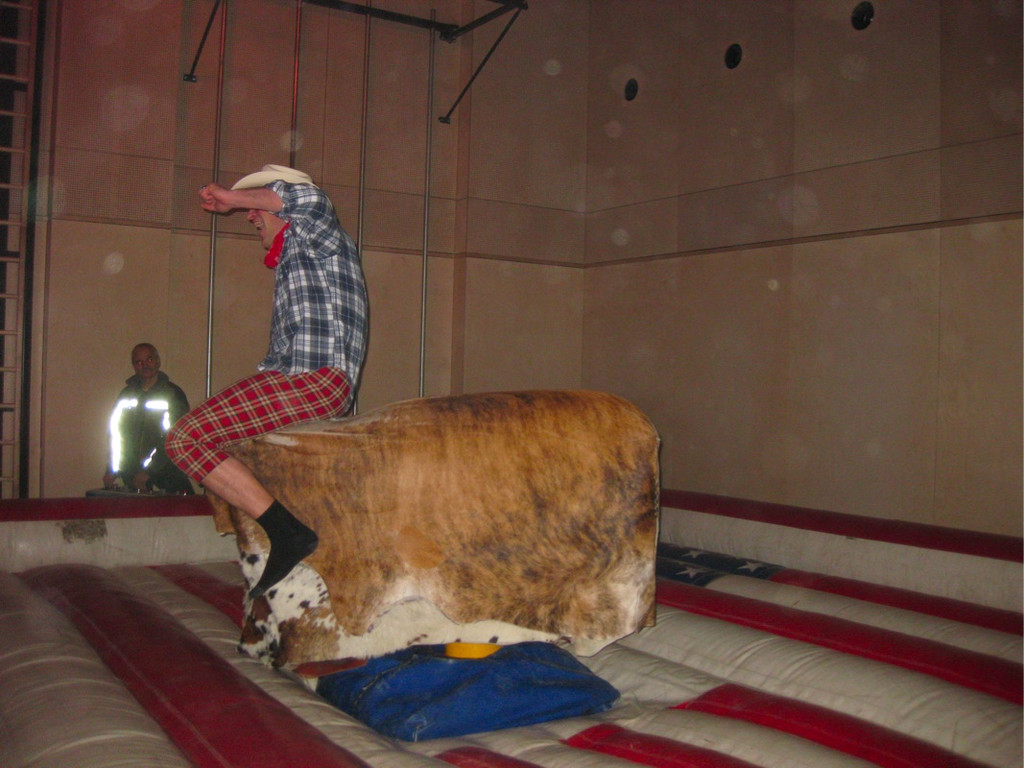 BK_butzvarruckt_ball_2012 16_jpg-1328476256