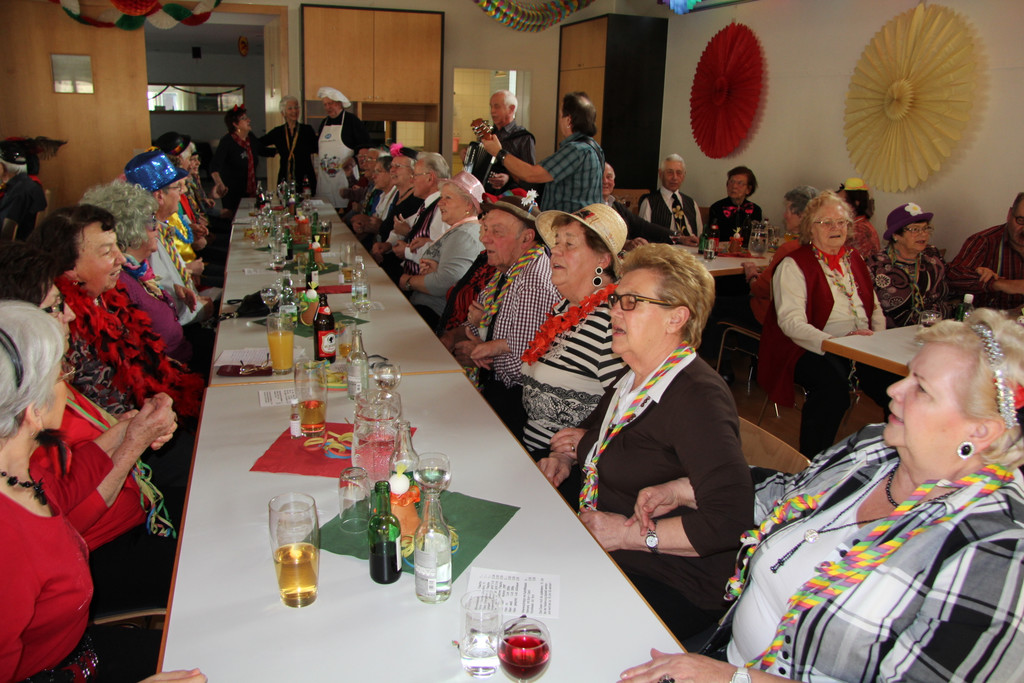 01_ Seniorenbund Faschingskr__nzle am 8_ 2_ 2012 _5_.JPG
