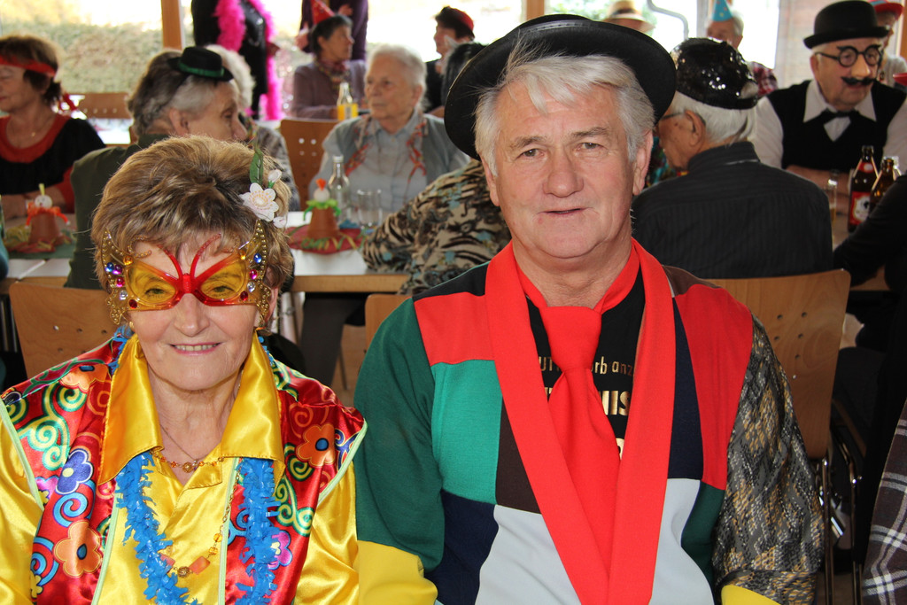 01_ Seniorenbund Faschingskr__nzle am 8_ 2_ 2012 _8_.JPG