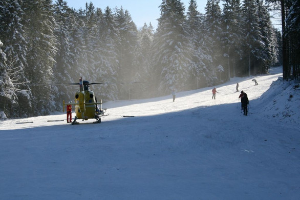 normal_040120101210uhrskiunfallgoetenrlaktivnews_20_2_.jpg