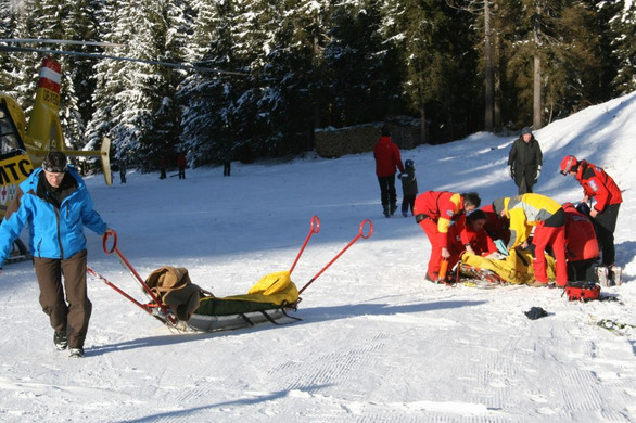 normal_040120101210uhrskiunfallgoetenrlaktivnews_20_12_.jpg