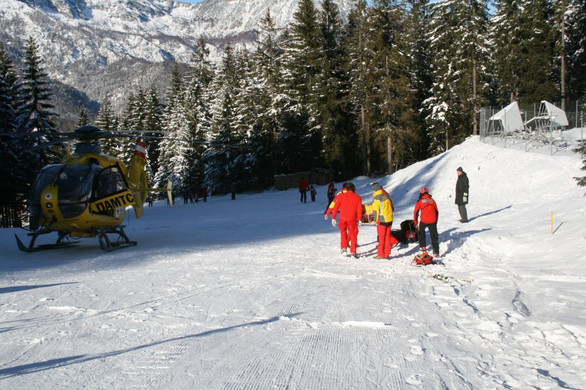 normal_040120101210uhrskiunfallgoetenrlaktivnews_20_14_.jpg