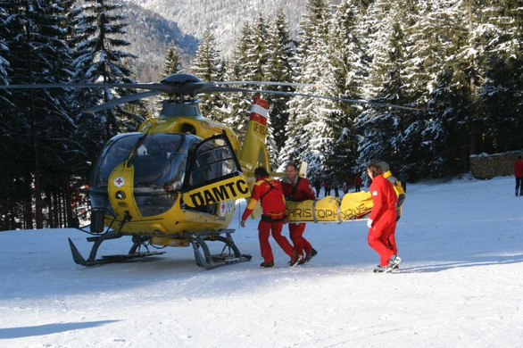 normal_040120101210uhrskiunfallgoetenrlaktivnews_20_16_.jpg