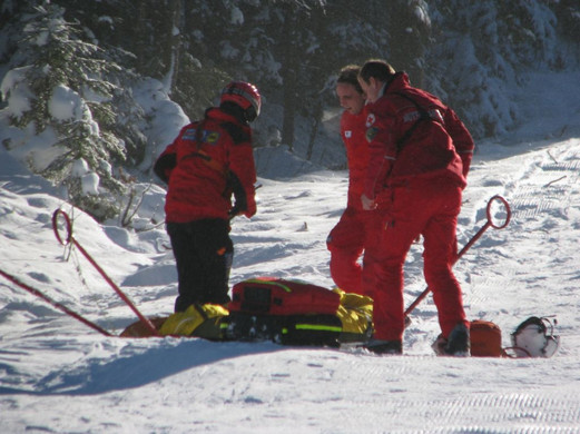 normal_040120101210uhrskiunfallgoetenrlaktivnews_20_25_.jpg