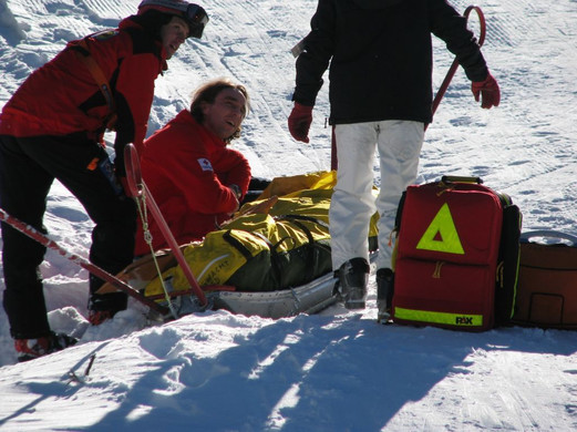 normal_040120101210uhrskiunfallgoetenrlaktivnews_20_29_.jpg