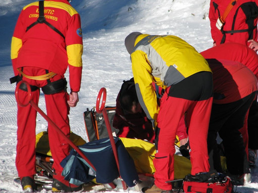 normal_040120101210uhrskiunfallgoetenrlaktivnews_20_33_.jpg