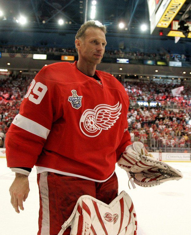 Red_Wings_Hasek_Retires_Hockey_NY156.jpg